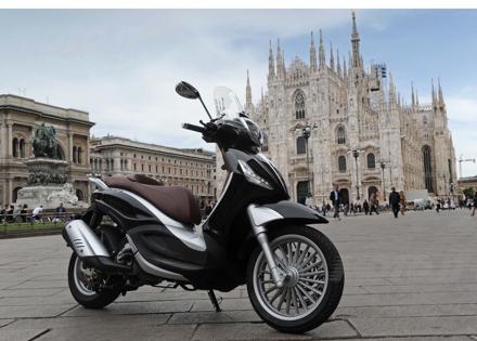 02 Piaggio Beverly 300