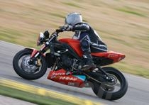 L&rsquo;agilit&agrave; e la reattivit&agrave; della Street Triple sono cosa nota, ma in questa configurazione Trofeo, vengono esaltati ulteriormente