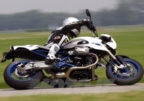 L'erogazione lineare viene in aiuto durante le aperture di gas affrontate a moto...sdraiata