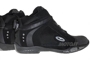 Le scarpe tecniche Striker, con "stringhe" d'acciaio dal tiraggio regolabile tramite una rotellina posteriore