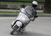 39 cv (29 kw) a 7.250 giri con una coppia di 4,1 kgm (40 Nm) a 5.500 giri