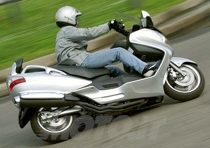 55 Cv a 7.000giri, con una coppia di 62 Nm erogata a 5.000 giri