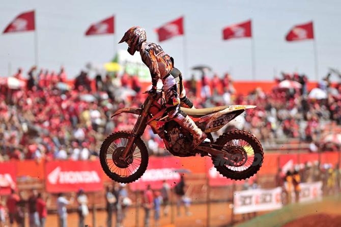 Antonio Cairoli in volo Antonio Cairoli in volo