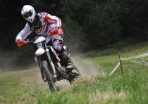 Parlando della ciclistica scopriamo importanti novit&agrave;: la forcella anteriore infatti, da sempre Marzocchi da 45mm, viene ora sostituita con steli di diametro 50mm con cartuccia a pistoni dal diametro differenziato