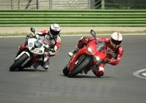 bmw s1000rr vs ducati 1199 panigale