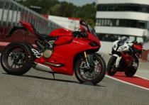 comparativa Bmw S1000RR vs Ducati 1199 Panigale static 29