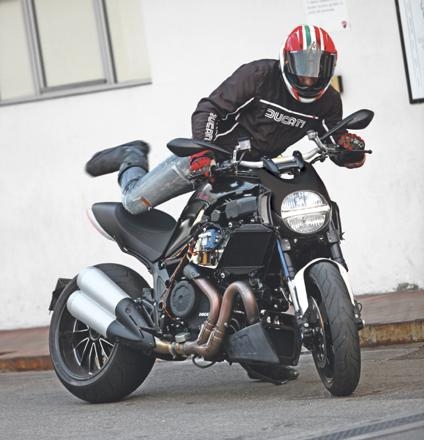 Ducati Diavel 1