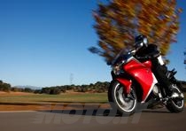 La nuova VFR1200F  arriver&agrave; dai nostri concessionari il prossimo gennaio, al prezzo di 15.500 euro