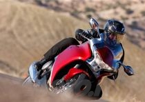 Una moto molto elegante, ma dalla presenza imponente
