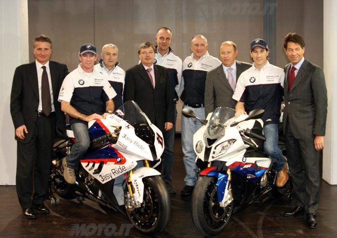La squadsra BMW Superbike con Ciabatti e Flammini La squadsra BMW Superbike con Ciabatti e Flammini