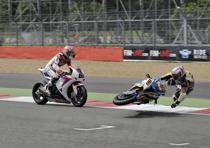 Sbk silverstone gara1 Badovini crash
