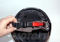 Sistema di ritenzione con chiusura micrometrica