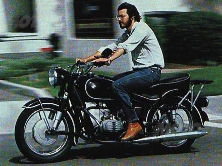 Steve Jobs cavalcava una BMW