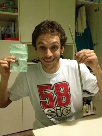 Valentino rossi chiodo alla gamba