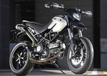 Ducati -
            Hypermotard 796